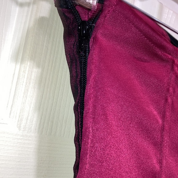 Charlotte Russe burgundy/black lace corset Size S - Picture 5 of 6